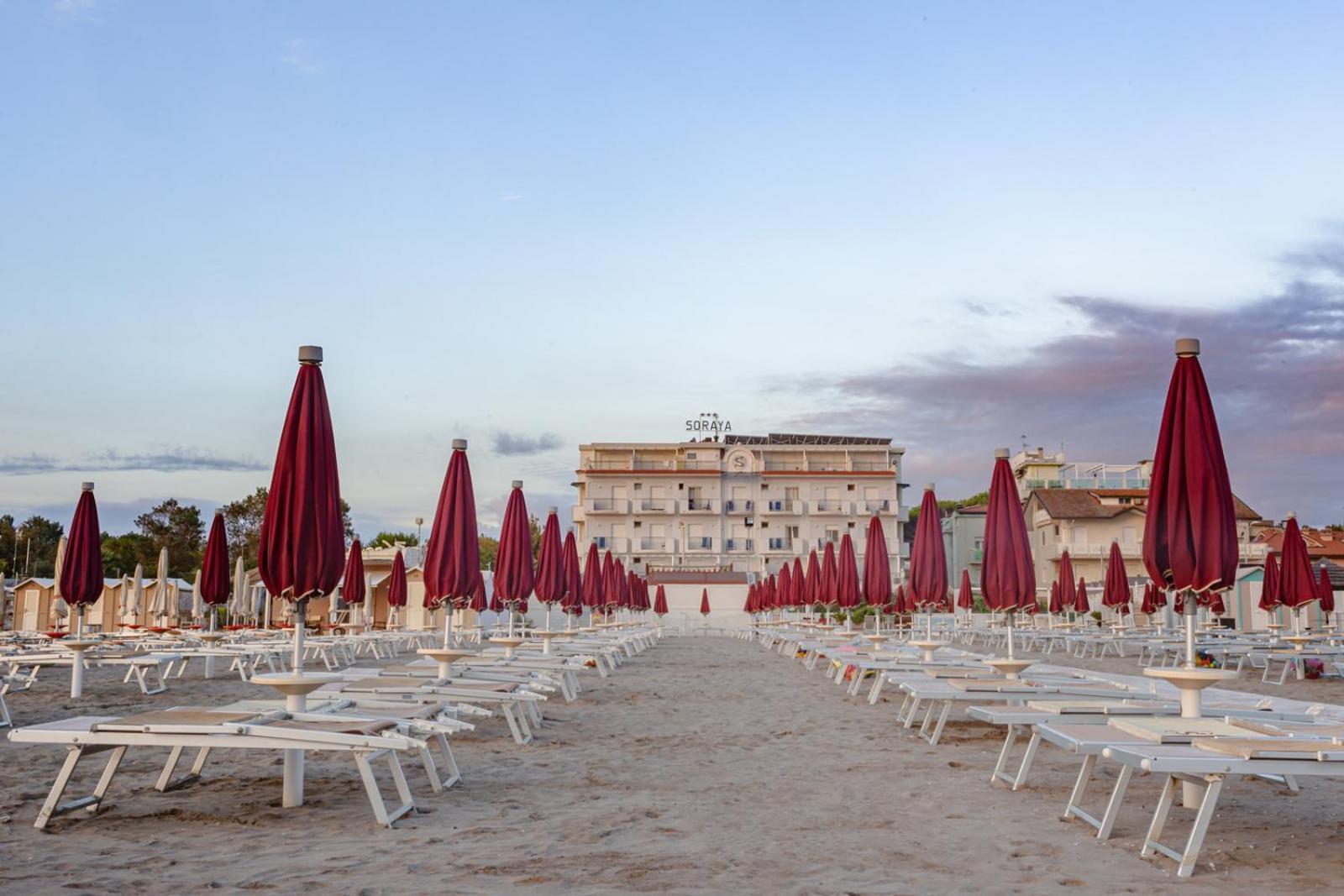 Hotel Soraya - Spiaggia Sawasdee Риччоне Экстерьер фото
