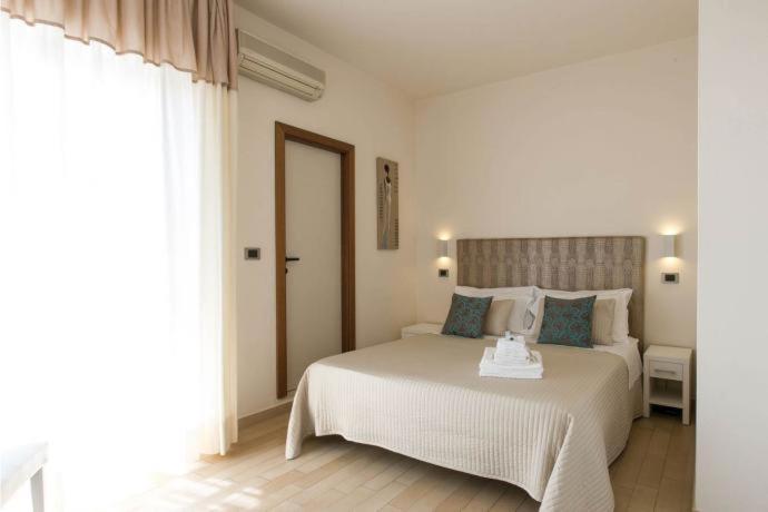 Hotel Soraya - Spiaggia Sawasdee Риччоне Экстерьер фото