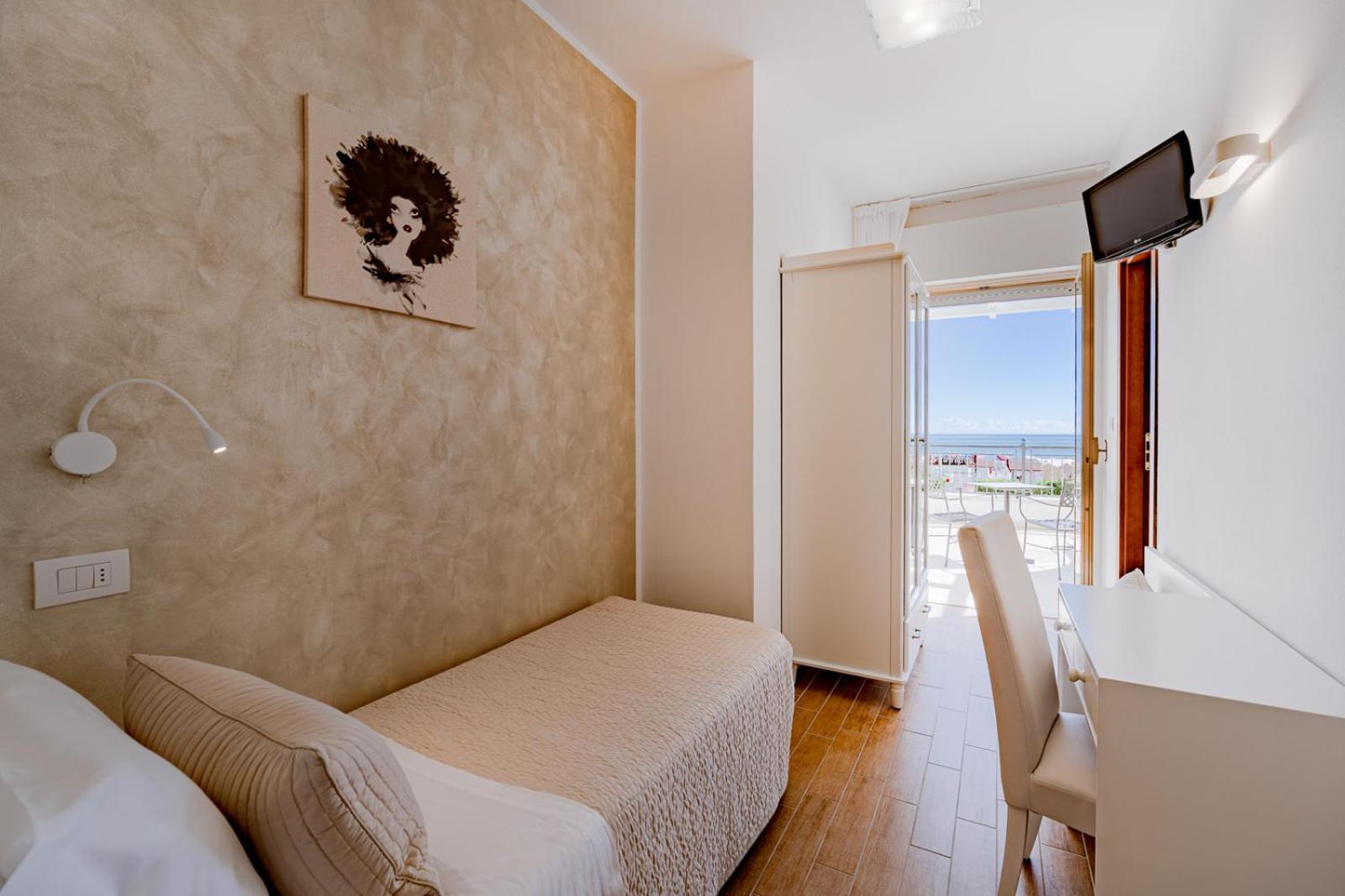 Hotel Soraya - Spiaggia Sawasdee Риччоне Экстерьер фото