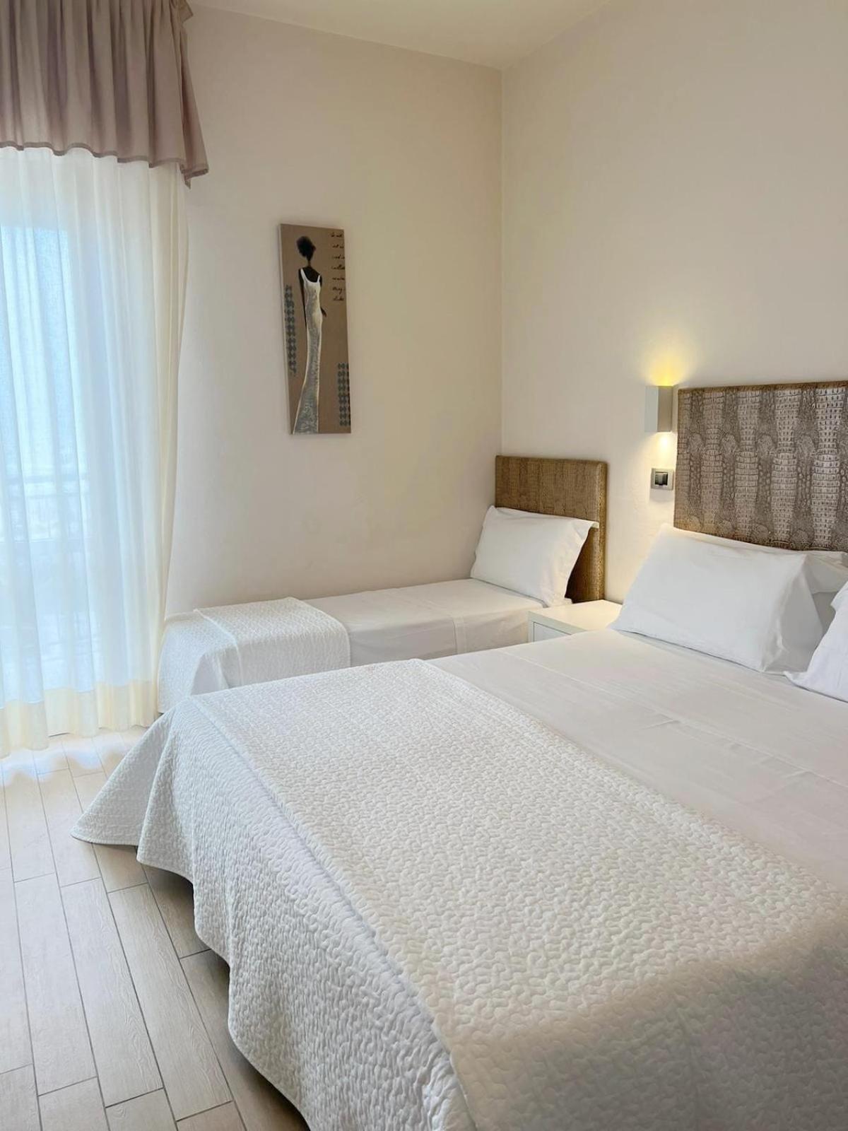 Hotel Soraya - Spiaggia Sawasdee Риччоне Экстерьер фото