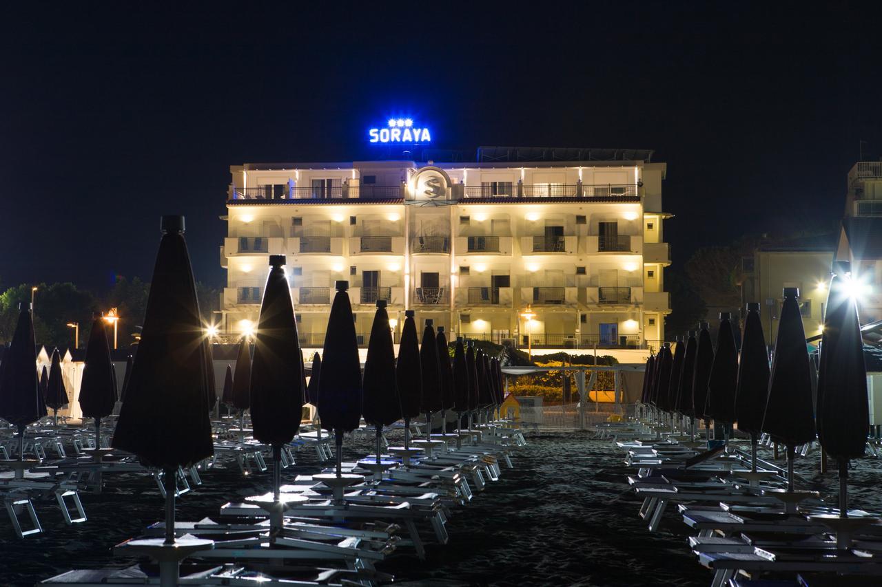 Hotel Soraya - Spiaggia Sawasdee Риччоне Экстерьер фото