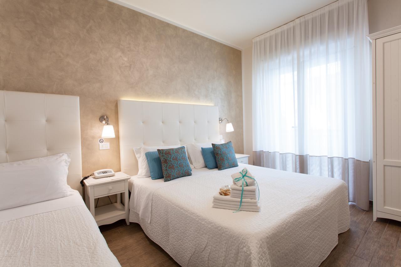 Hotel Soraya - Spiaggia Sawasdee Риччоне Экстерьер фото